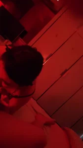 少妇吃鸡